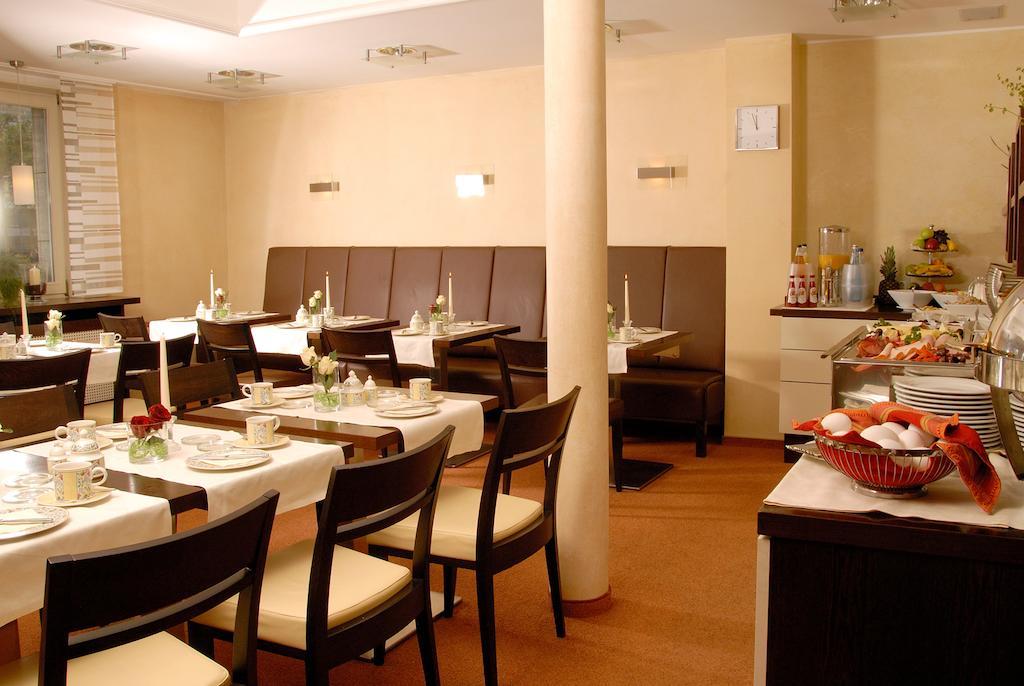 אופנבאך Hotel Graf מראה חיצוני תמונה