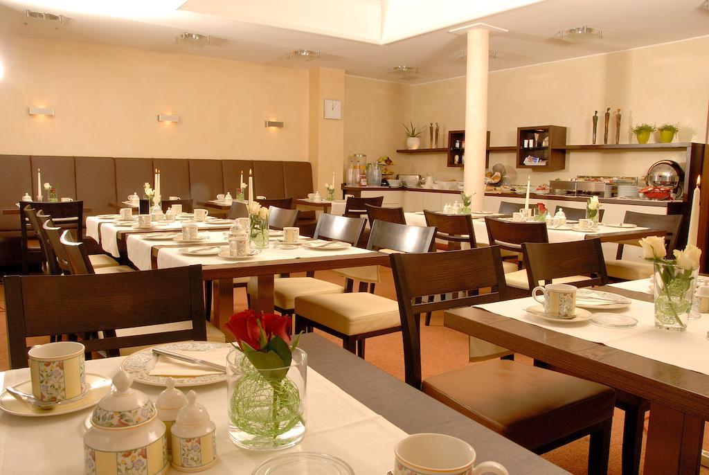 אופנבאך Hotel Graf מראה חיצוני תמונה