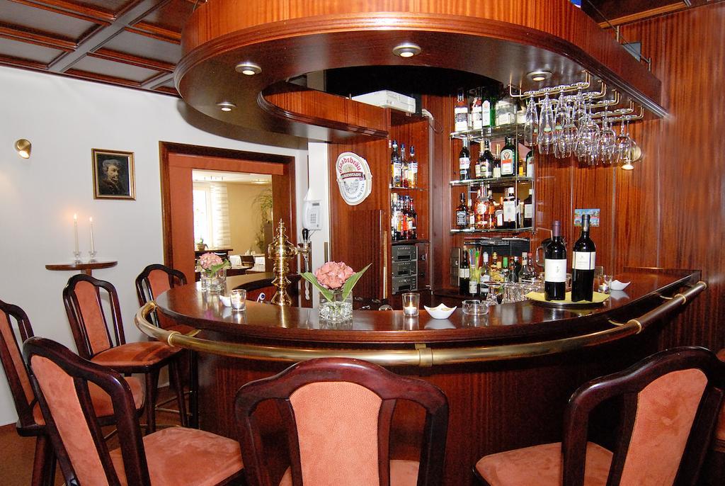 אופנבאך Hotel Graf מראה חיצוני תמונה