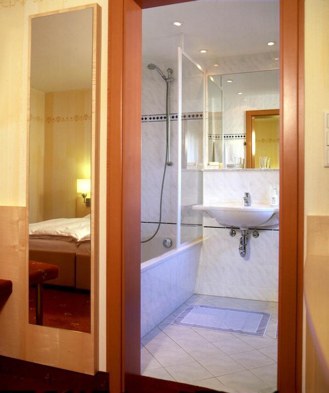 אופנבאך Hotel Graf מראה חיצוני תמונה